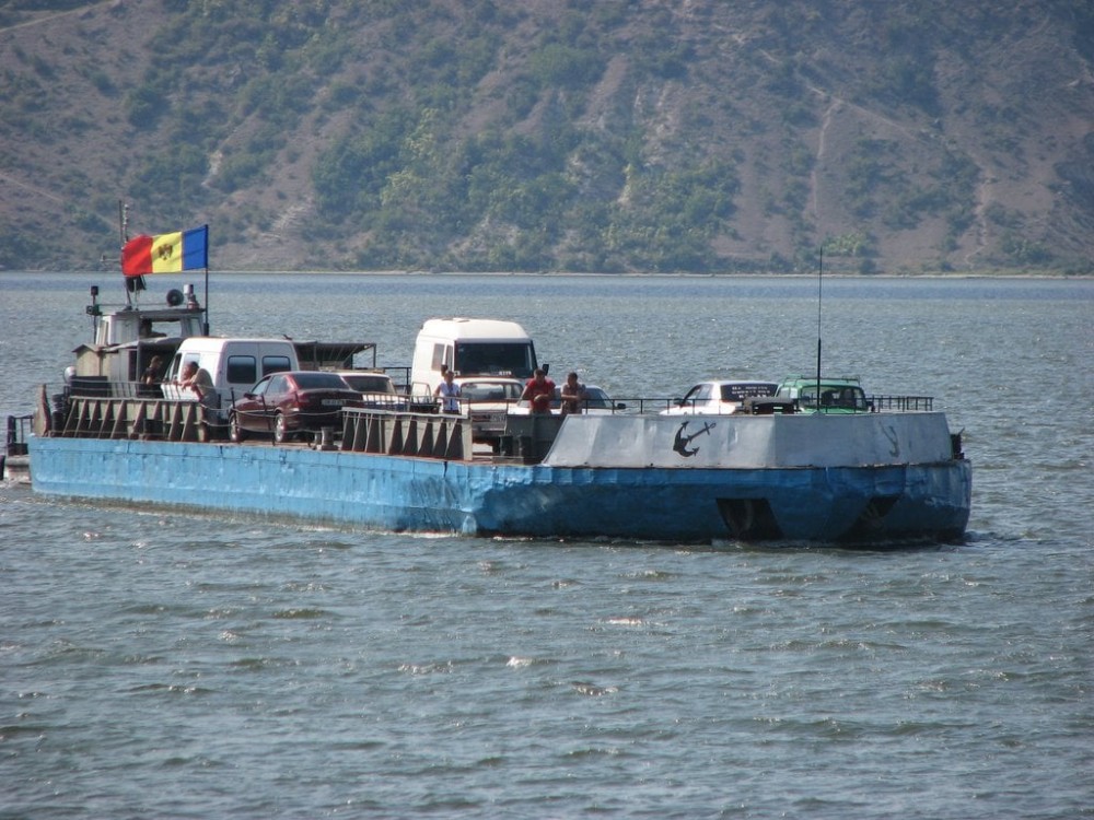 Feribotul de la Molovata va fi înlocuit